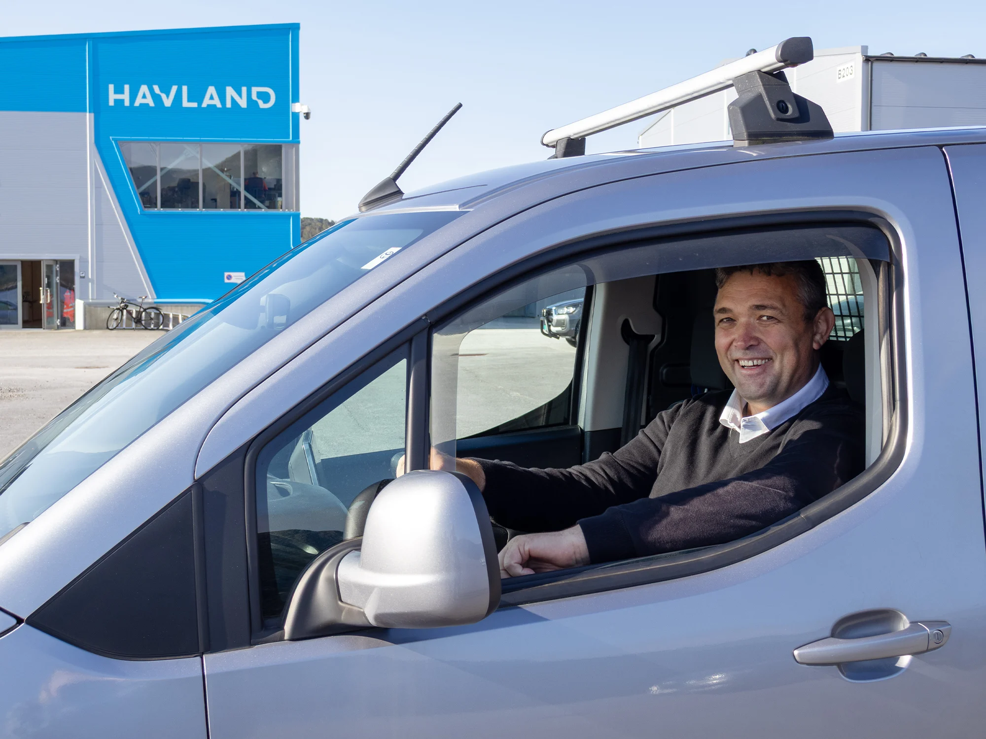 Infrastrukturen driv folk vekk frå kysten